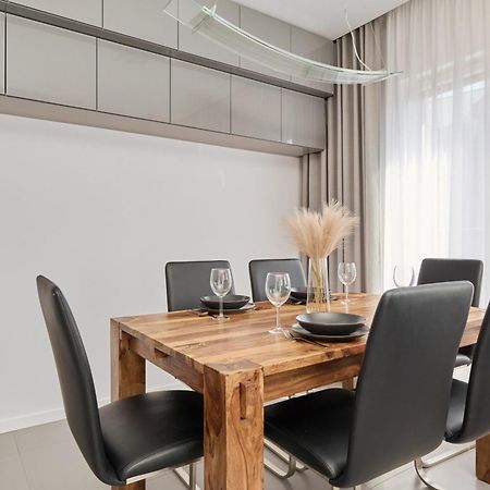 Stylish Kosciuszki Apartaments Near The Market Square With Free Garage Wroclaw By Noclegi Renters Bagian luar foto