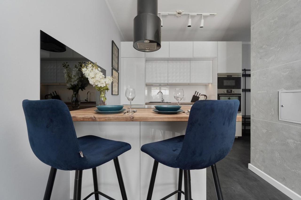 Stylish Kosciuszki Apartaments Near The Market Square With Free Garage Wroclaw By Noclegi Renters Bagian luar foto