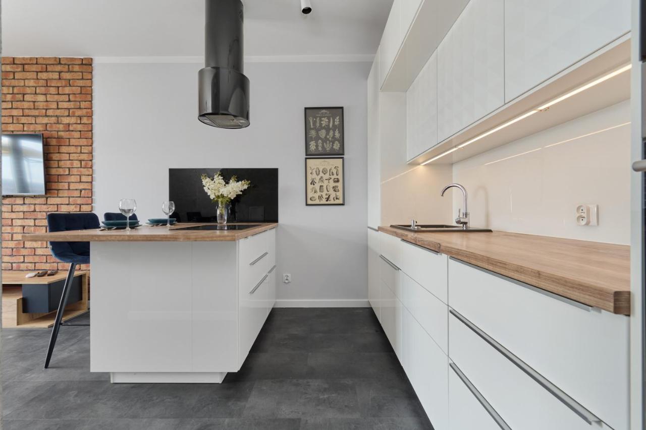 Stylish Kosciuszki Apartaments Near The Market Square With Free Garage Wroclaw By Noclegi Renters Bagian luar foto