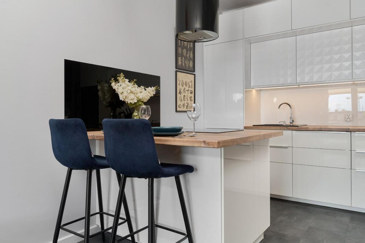 Stylish Kosciuszki Apartaments Near The Market Square With Free Garage Wroclaw By Noclegi Renters Bagian luar foto