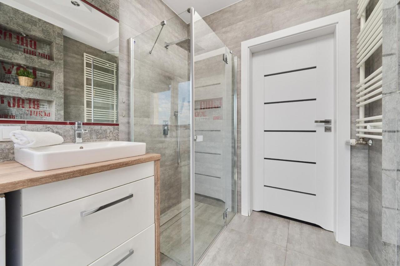 Stylish Kosciuszki Apartaments Near The Market Square With Free Garage Wroclaw By Noclegi Renters Bagian luar foto