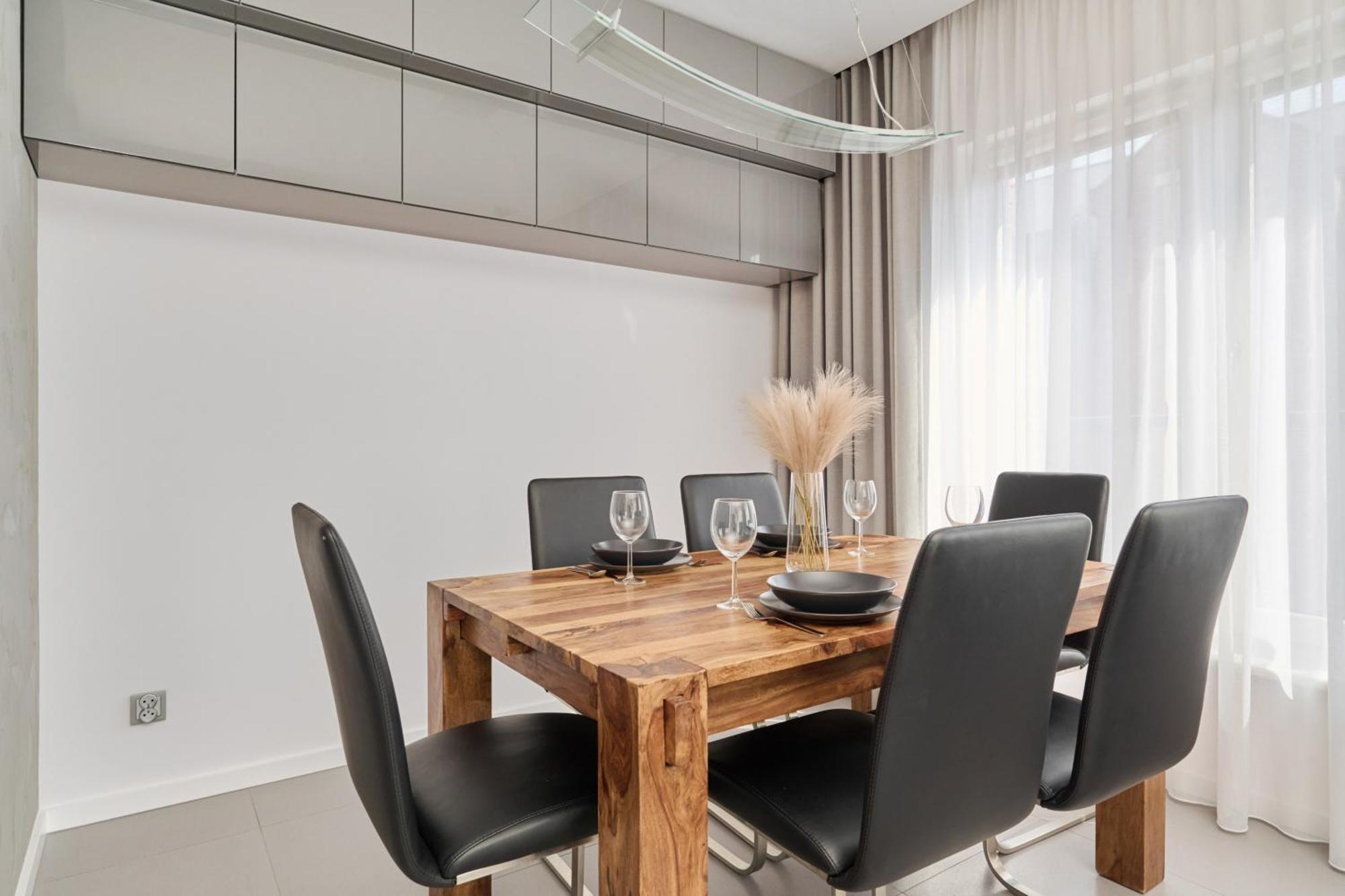 Stylish Kosciuszki Apartaments Near The Market Square With Free Garage Wroclaw By Noclegi Renters Bagian luar foto