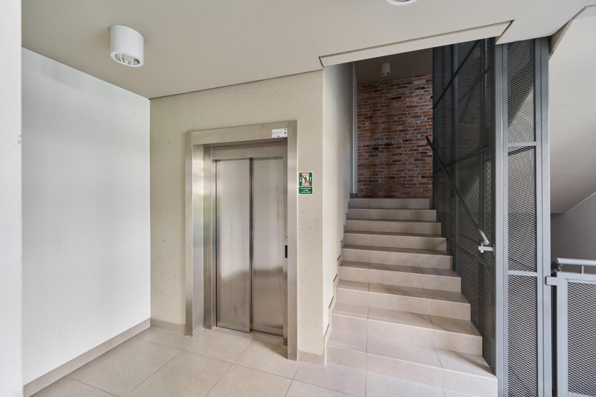 Stylish Kosciuszki Apartaments Near The Market Square With Free Garage Wroclaw By Noclegi Renters Bagian luar foto