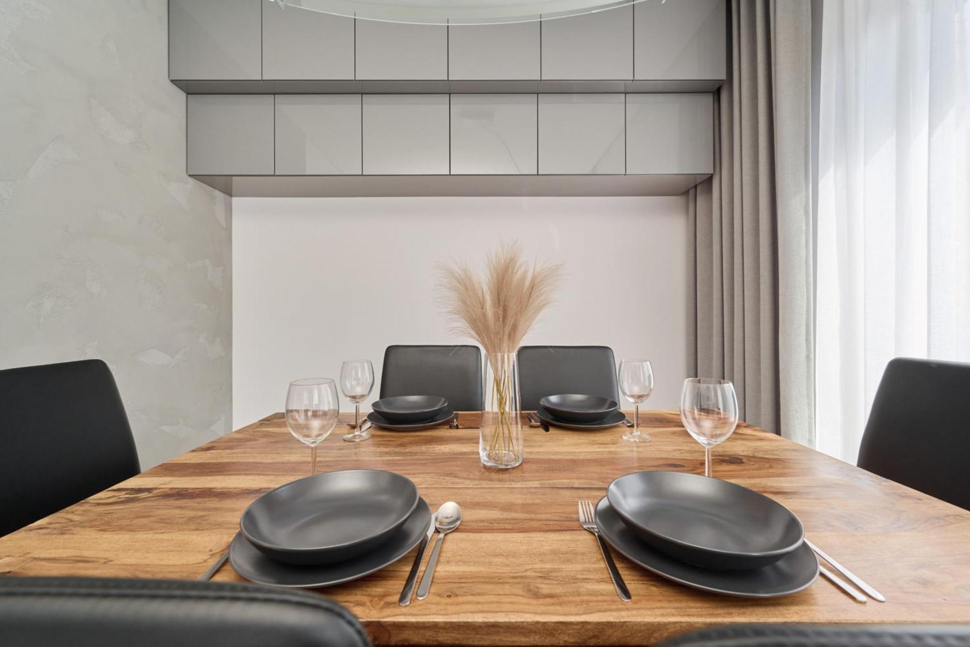 Stylish Kosciuszki Apartaments Near The Market Square With Free Garage Wroclaw By Noclegi Renters Bagian luar foto