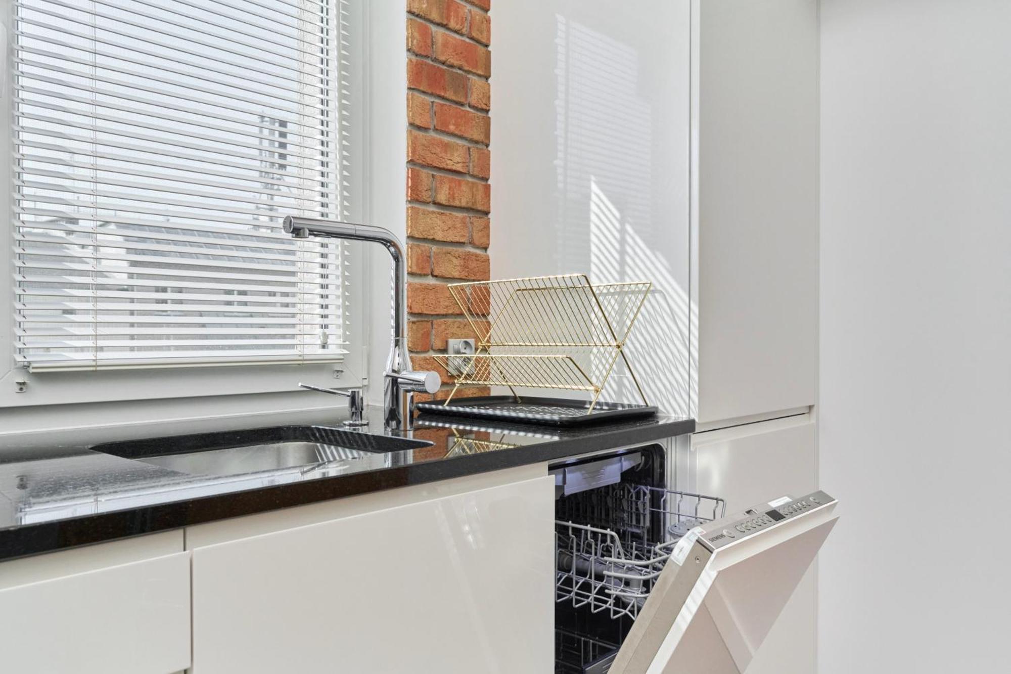 Stylish Kosciuszki Apartaments Near The Market Square With Free Garage Wroclaw By Noclegi Renters Bagian luar foto